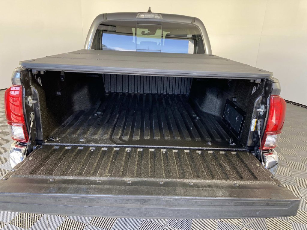 Used 2022 Toyota Tacoma SR5 AWD/4WD image 8