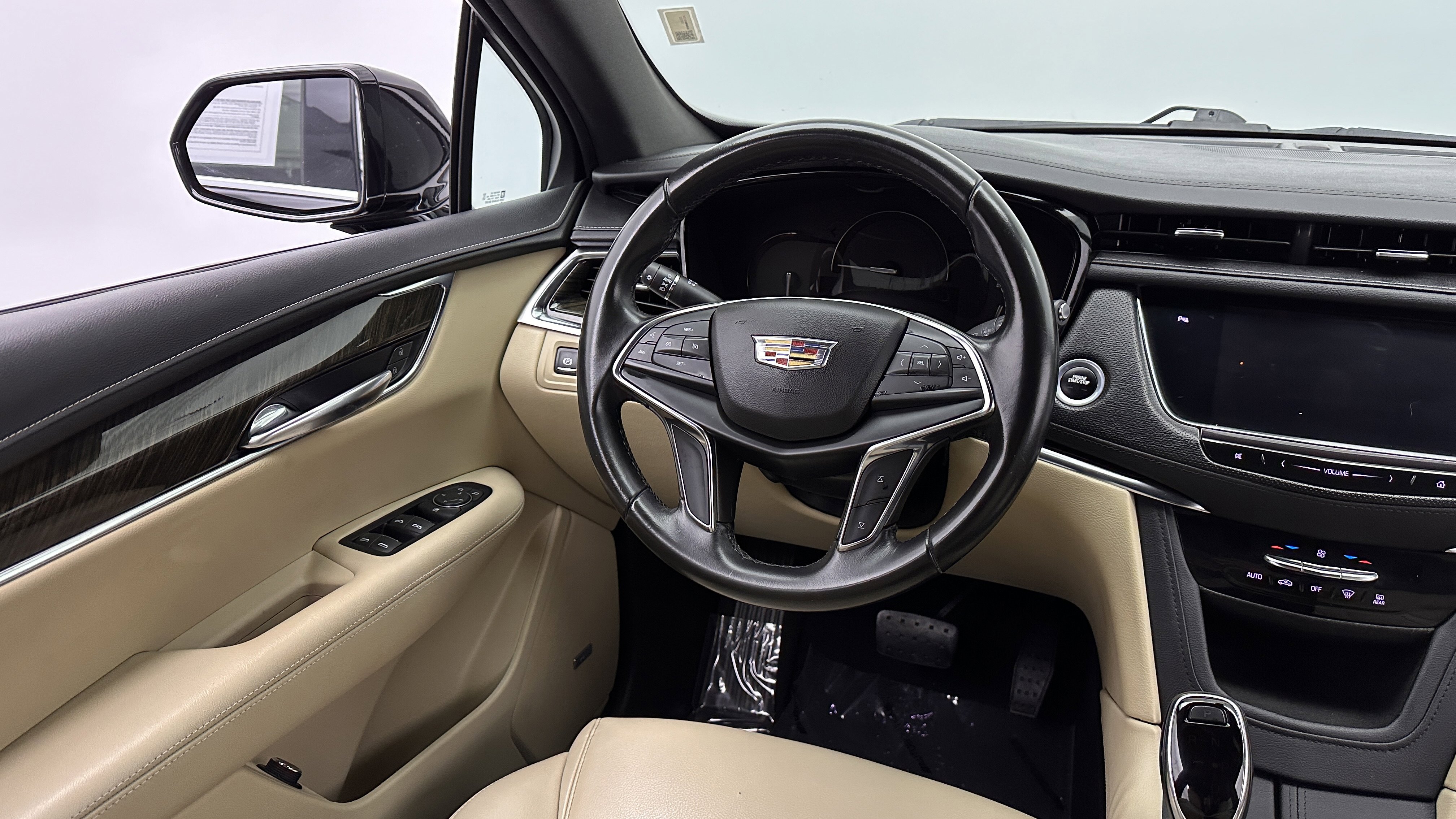Used 2019 Cadillac XT5 FWD image 26