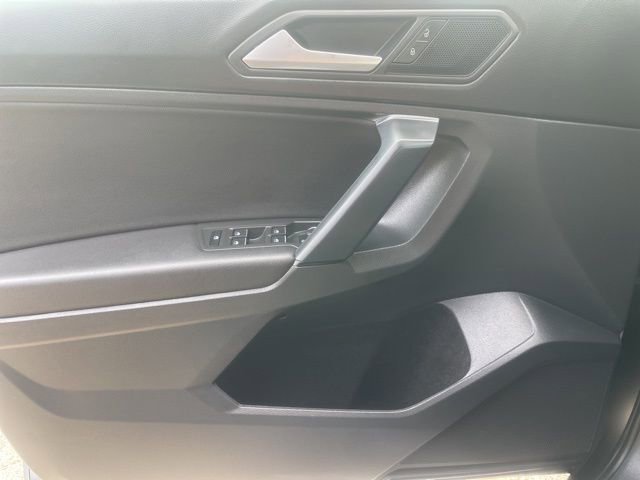 Used 2019 Volkswagen Tiguan SE w/ Panoramic Sunroof Package image 26