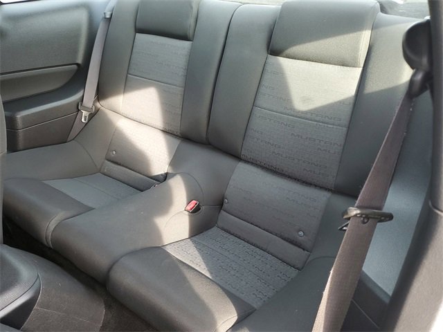 Used 2005 Ford Mustang Deluxe image 25