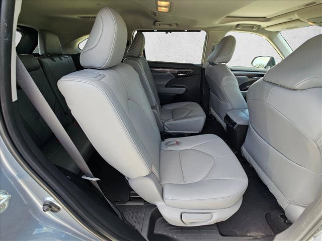 Used 2023 Toyota Highlander Limited FWD image 20