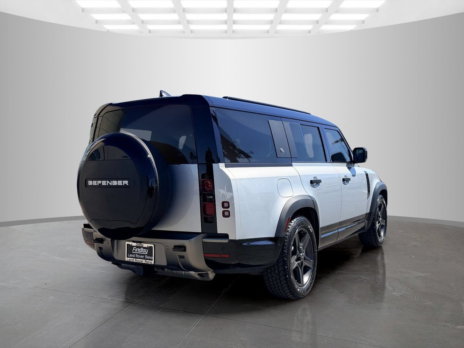 Used 2023 Land Rover Defender 130 X-Dynamic SE AWD/4WD image 5