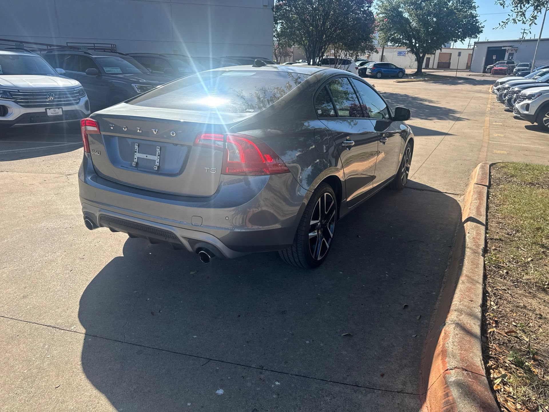 Used 2018 Volvo S60 T5 Dynamic w/ Vision Package FWD image 5