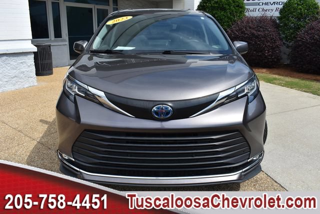 Used 2023 Toyota Sienna XLE FWD image 4