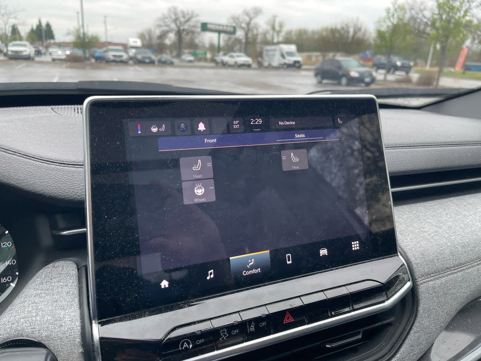 Used 2023 Jeep Compass Latitude w/ Sun and Sound Group AWD/4WD image 12