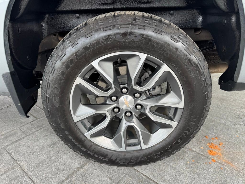 Used 2023 Chevrolet Silverado 1500 LT w/ Z71 Off-Road Package image 4