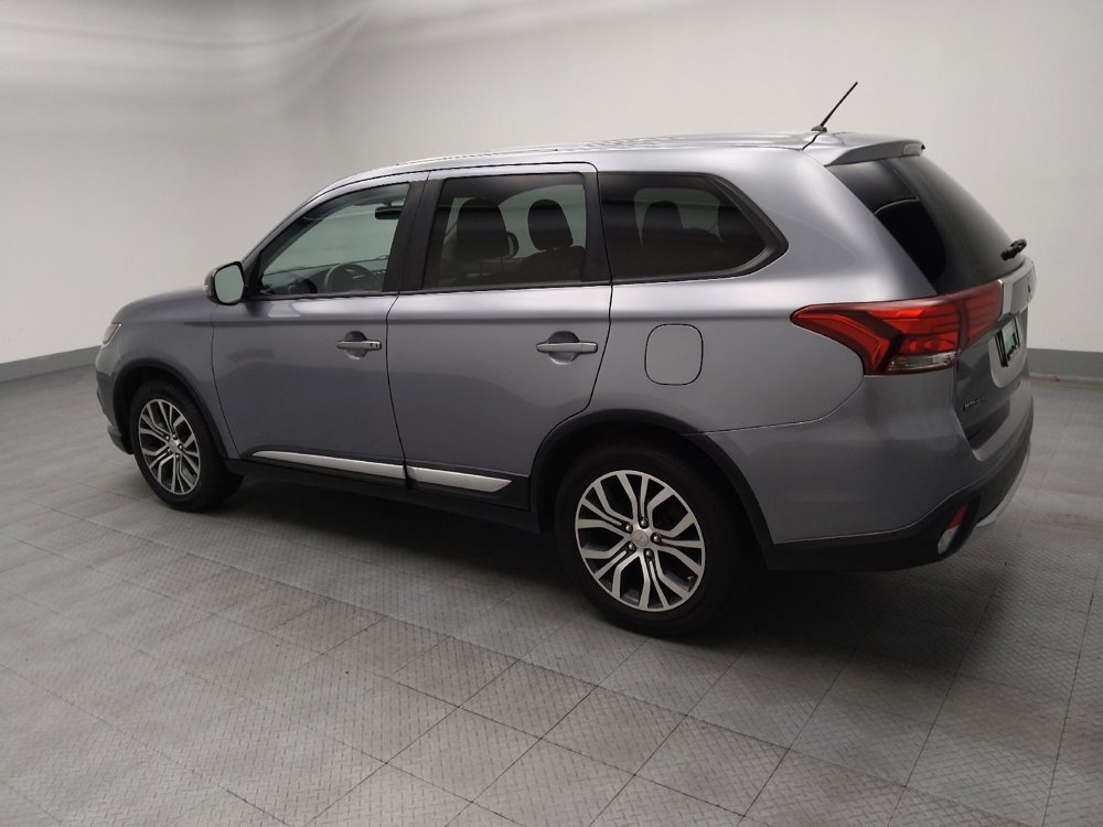 Used 2016 Mitsubishi Outlander SE image 3