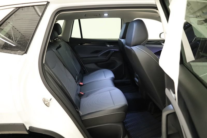 New 2026 Volkswagen Tiguan SE AWD/4WD image 32
