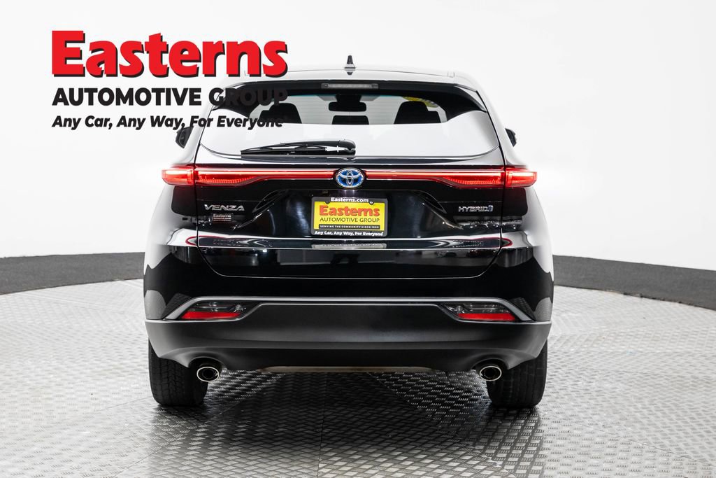 Used 2022 Toyota Venza LE image 6