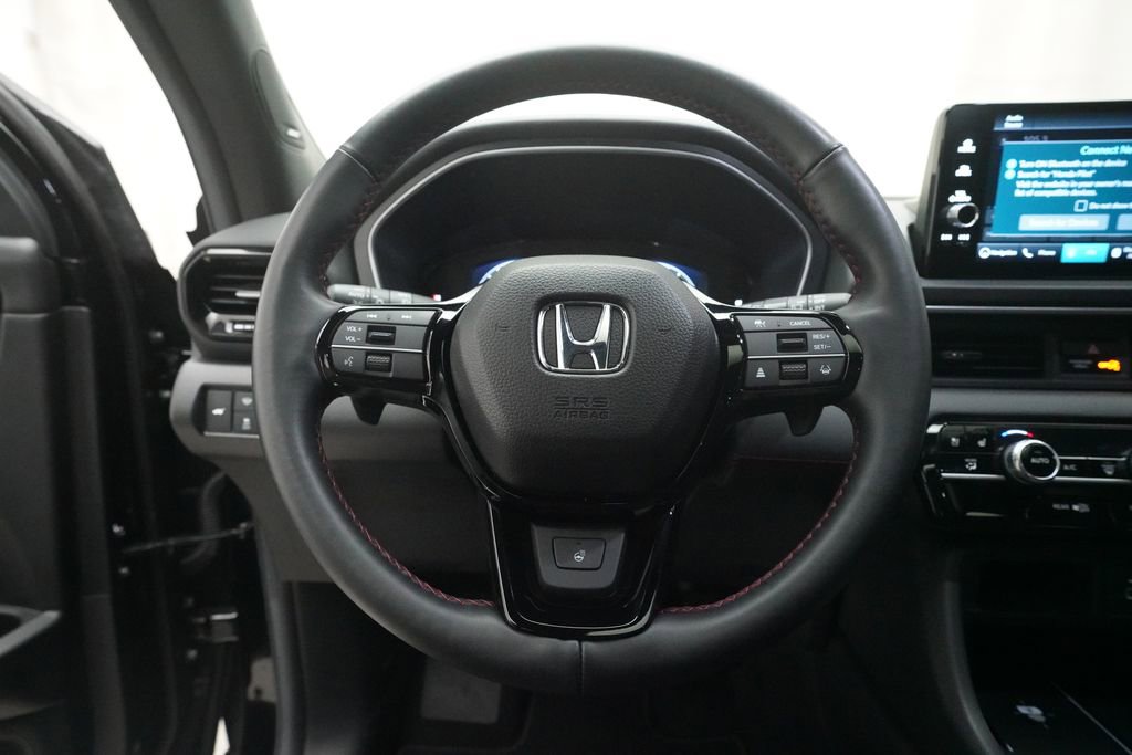 Certified 2025 Honda Pilot Black Edition image 4