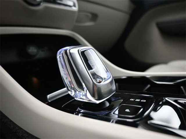 Used 2024 Volvo XC40 B5 Ultimate w/ Protection Package Premier image 11