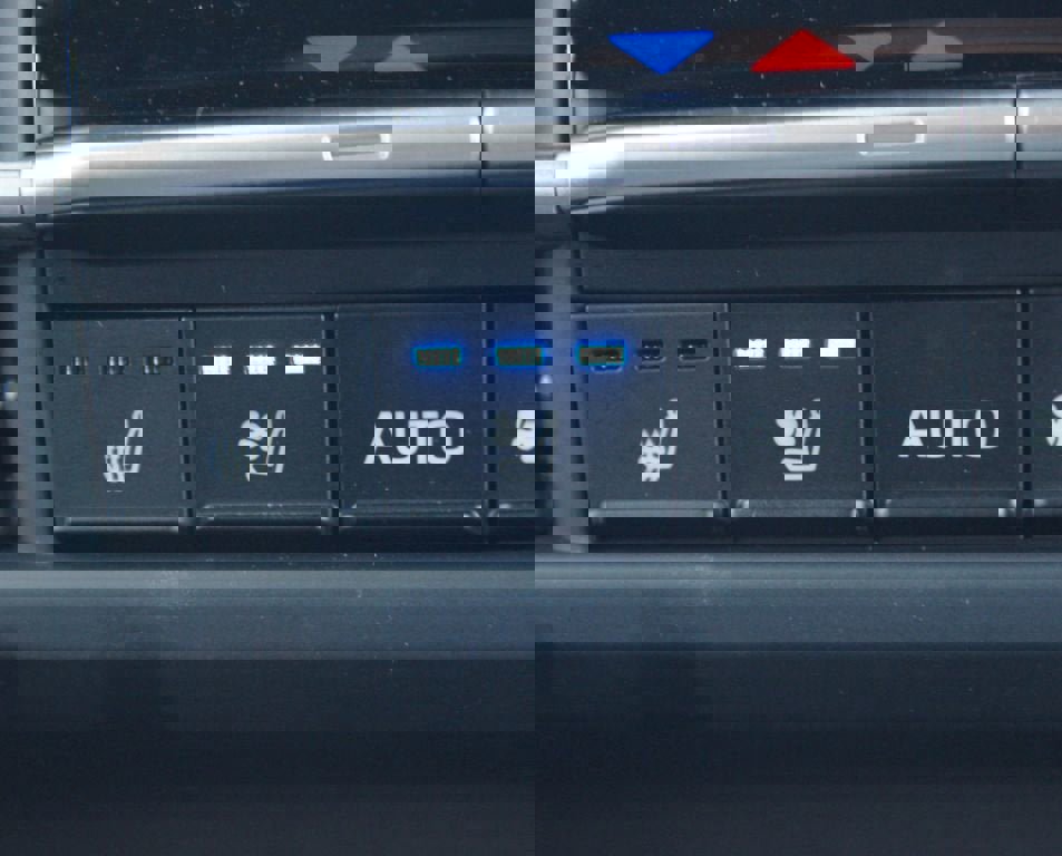 Used 2025 Toyota Sienna XSE w/ XSE Premium Package image 8