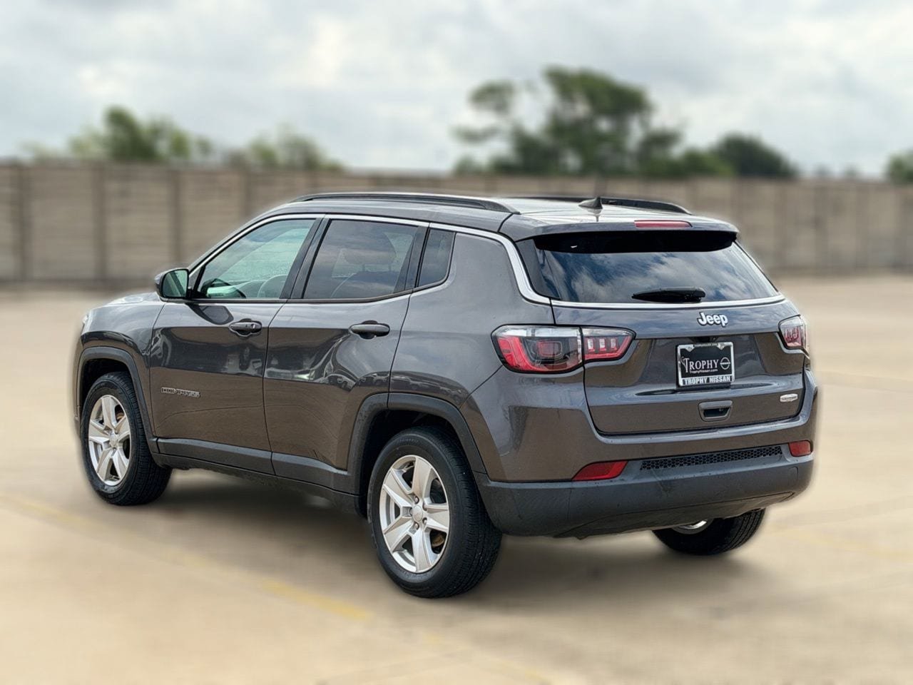 Used 2022 Jeep Compass Latitude w/ Sun and Sound Group FWD image 9