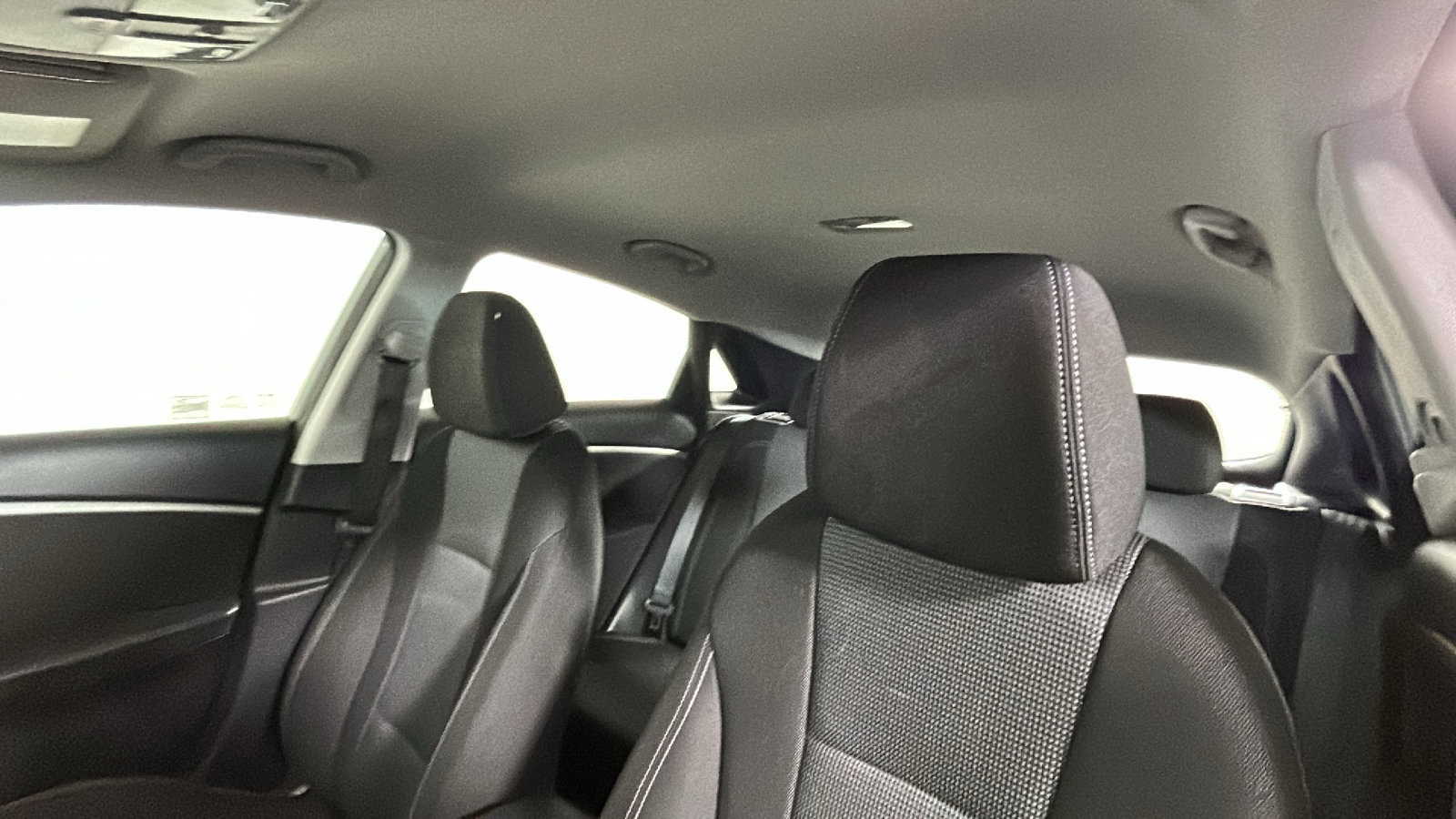 Used 2016 Hyundai Elantra GT FWD image 16