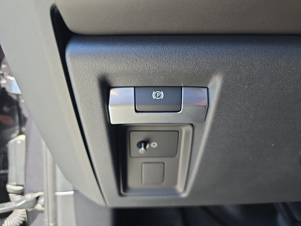New 2026 Land Rover Defender 110 X-Dynamic SE AWD/4WD image 26