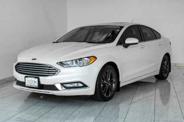 Used 2018 Ford Fusion SE w/ Equipment Group 201A FWD image 3