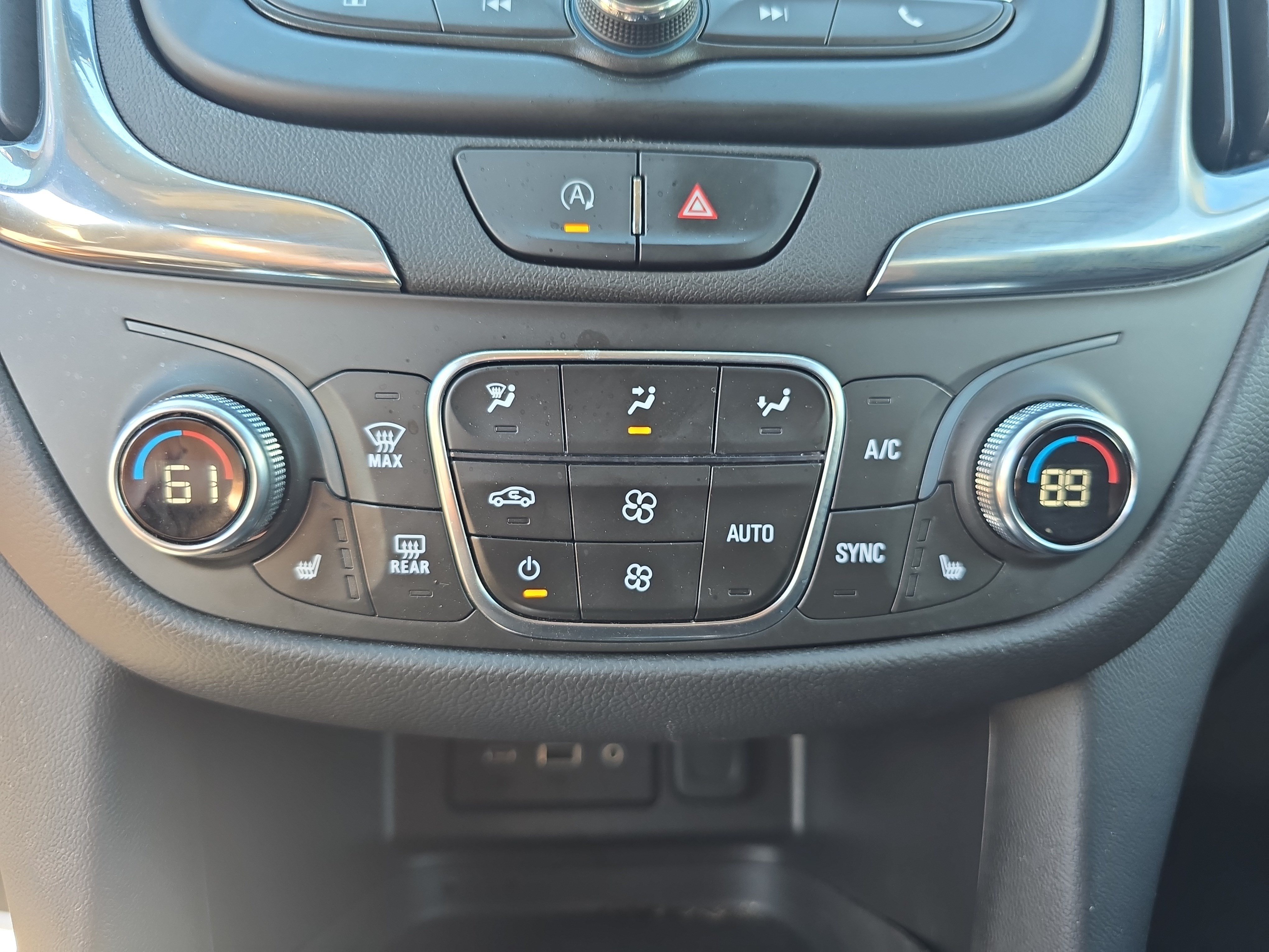 Used 2023 Chevrolet Equinox LT FWD image 22