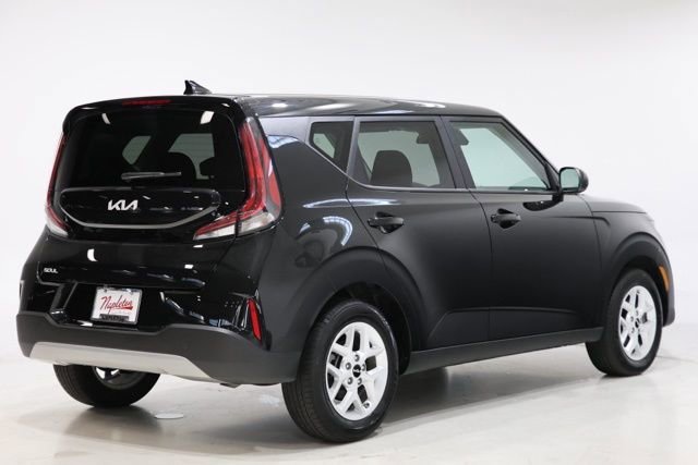 Used 2025 Kia Soul LX FWD image 8