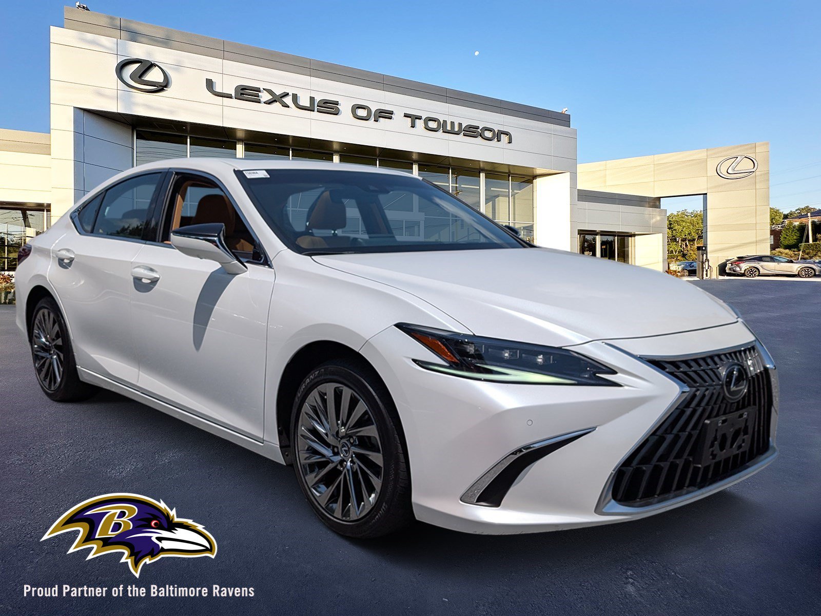 Used 2024 Lexus ES 300h Ultra Luxury w/ Accessory Package (Z2) FWD image 1