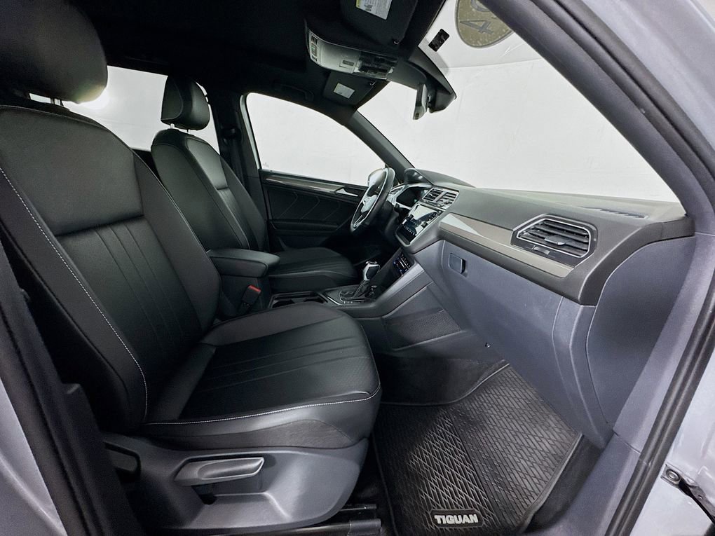 Used 2024 Volkswagen Tiguan SE R-Line image 29