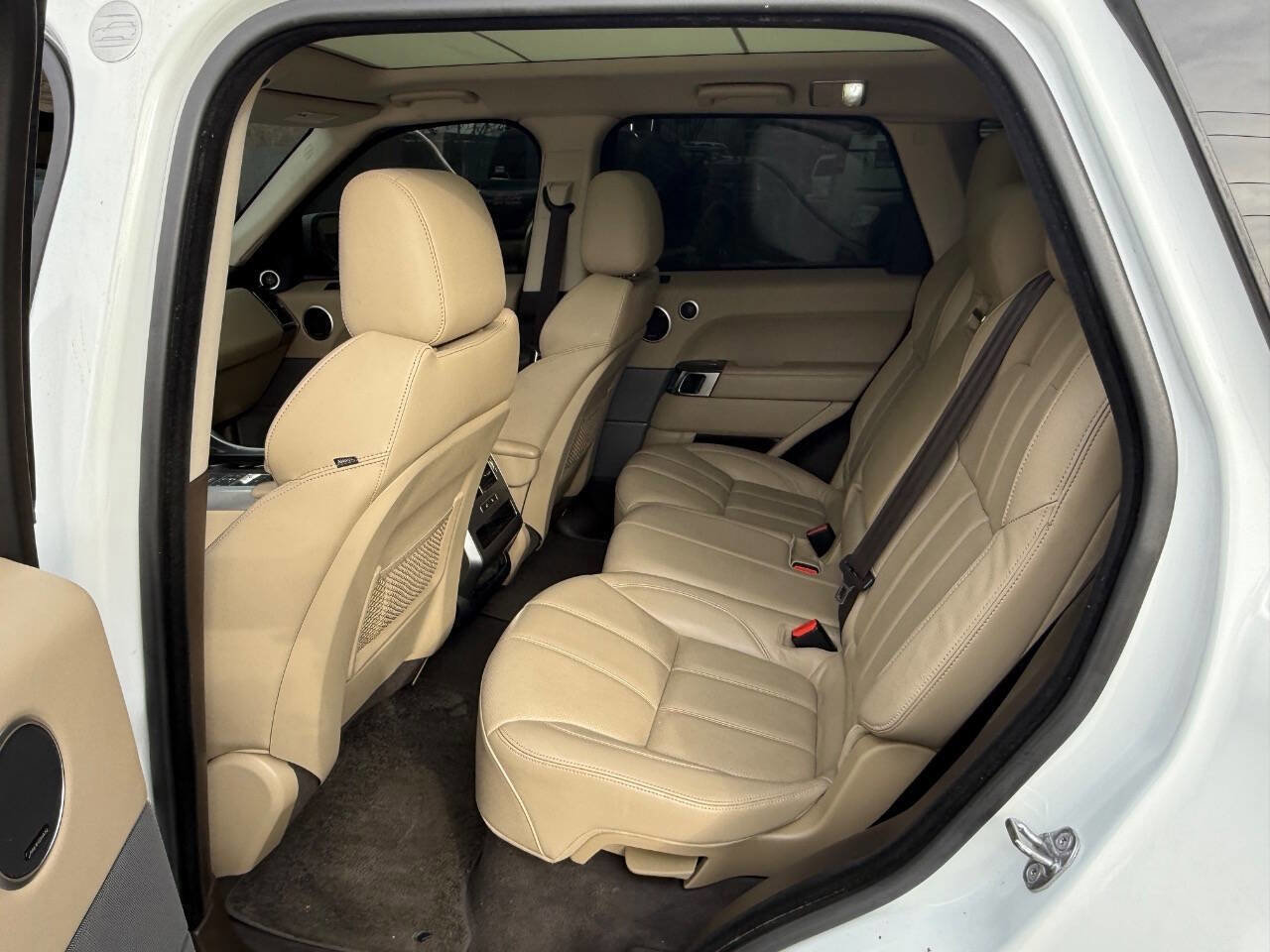 Used 2016 Land Rover Range Rover Sport SE image 9