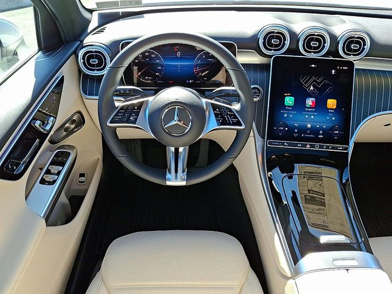 Used 2026 Mercedes-Benz GLC 300 4MATIC image 9