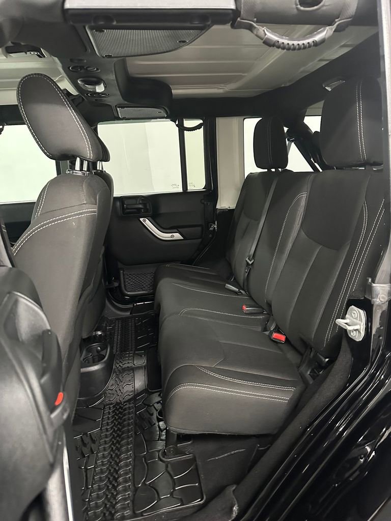 Used 2017 Jeep Wrangler Unlimited Sahara w/ Connectivity Group image 28