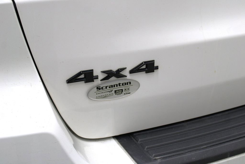 Used 2019 Jeep Grand Cherokee Laredo AWD/4WD image 37