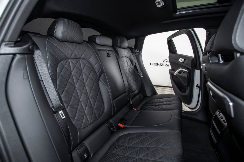 Used 2024 BMW X6 xDrive40i w/ Parking Assistance Package image 17