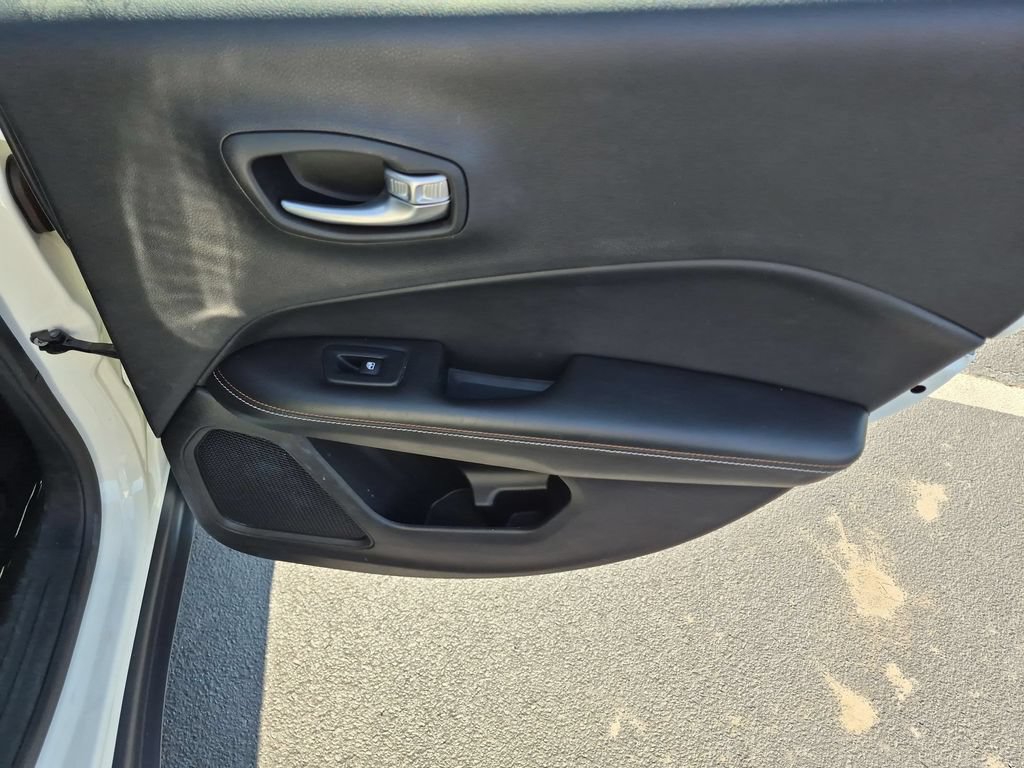 Used 2018 Jeep Compass Latitude w/ Popular Equipment Group FWD image 27