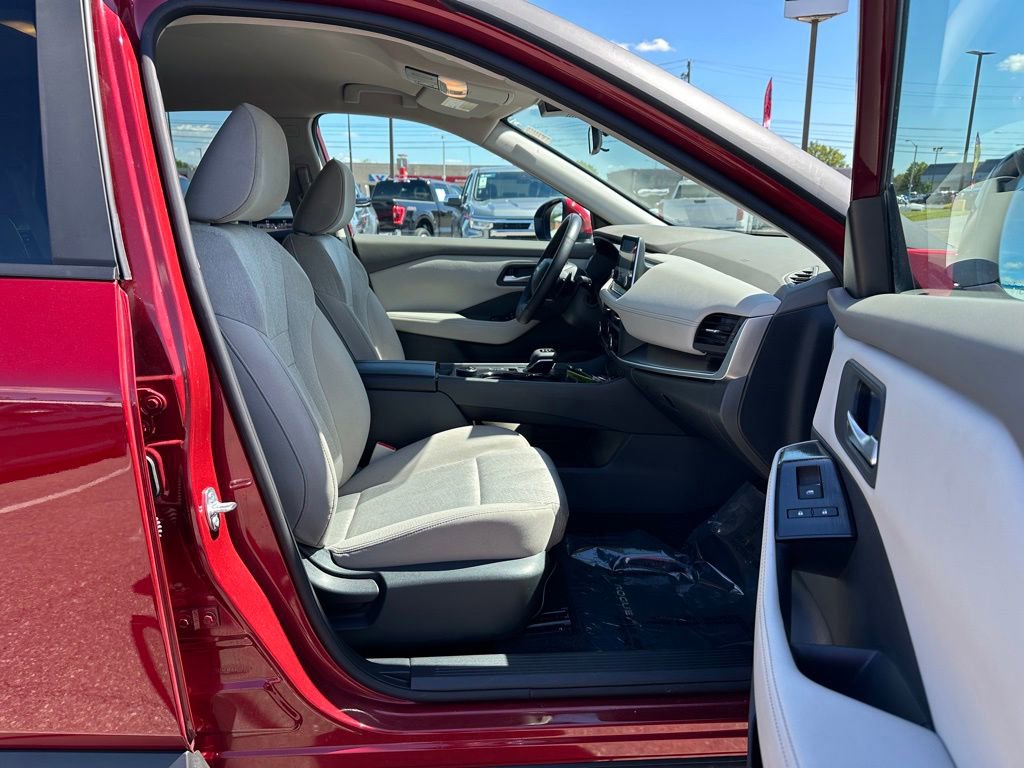 Used 2025 Nissan Rogue SV AWD/4WD image 17