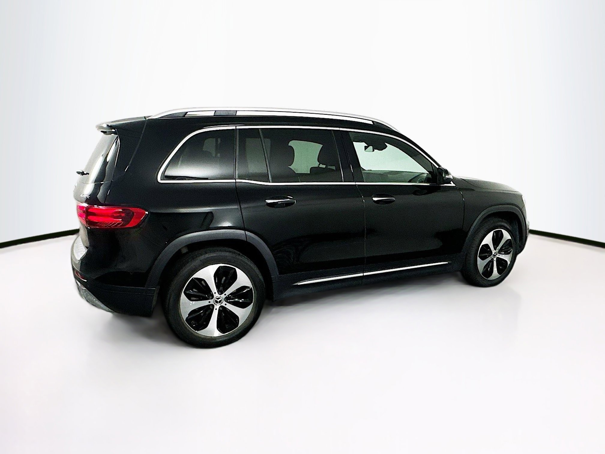 Used 2025 Mercedes-Benz GLB 250 4MATIC image 10