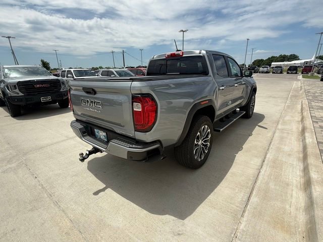 Used 2024 GMC Canyon Denali AWD/4WD image 3