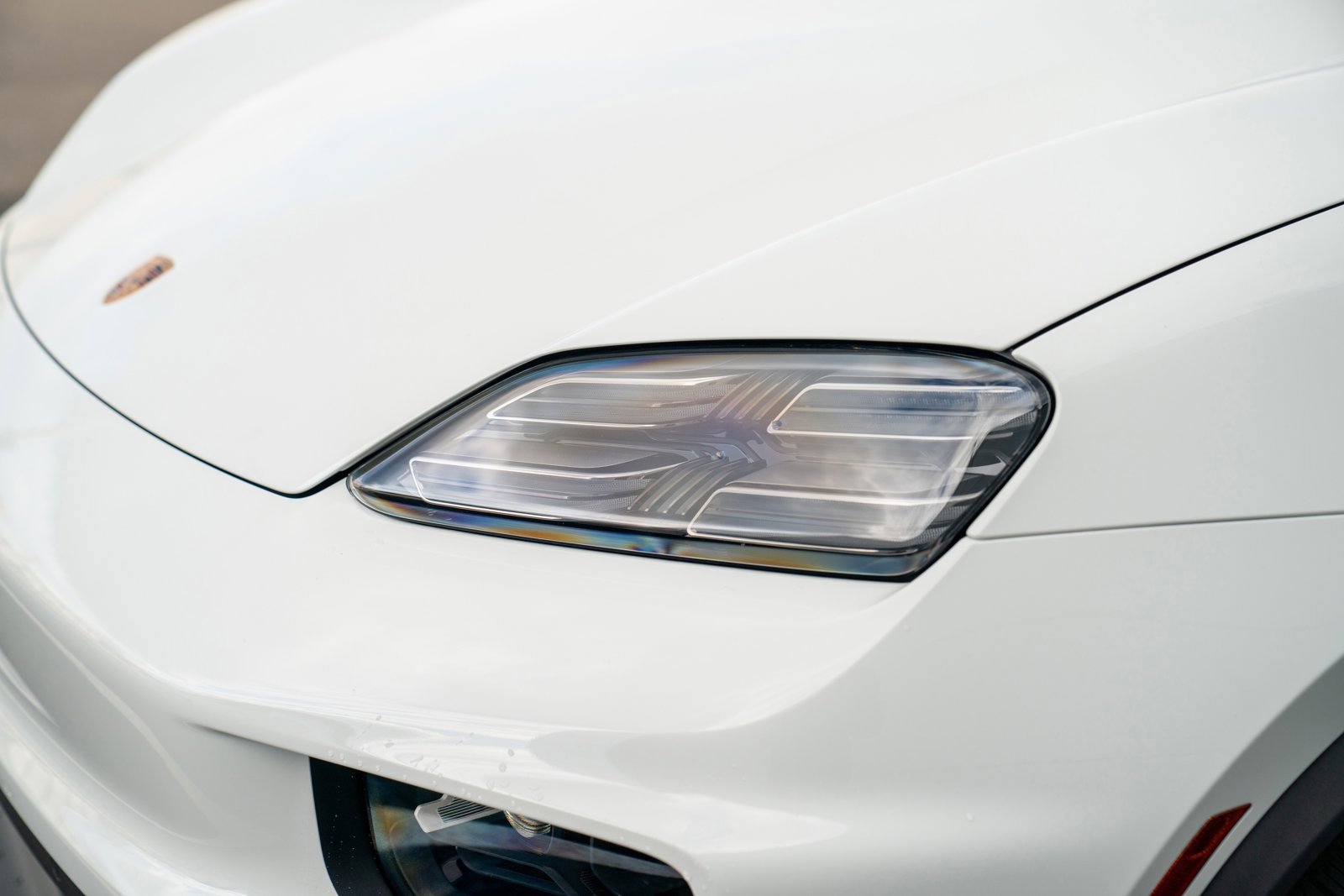 Certified 2025 Porsche Macan Electric image 28