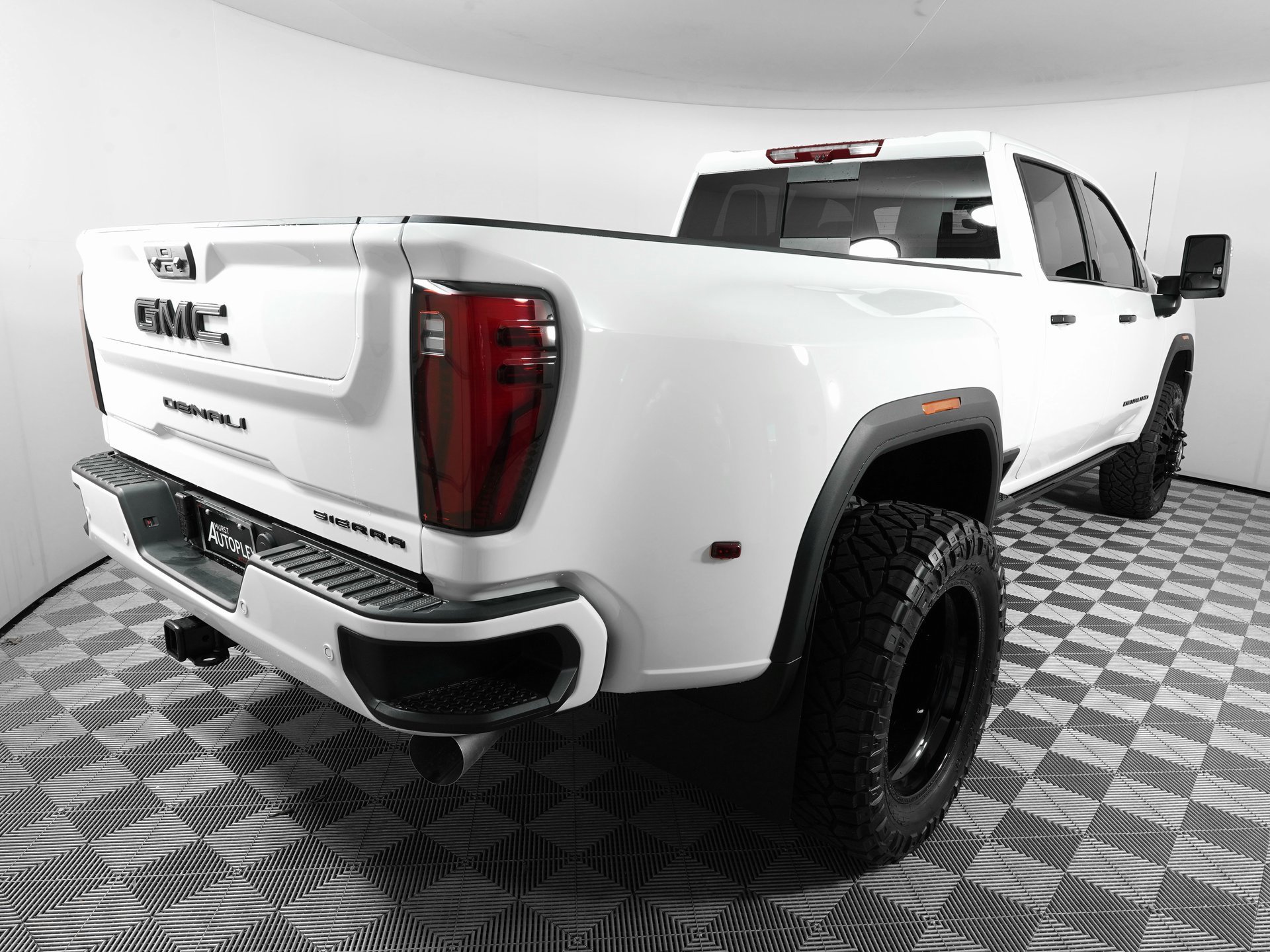 Used 2025 GMC Sierra 3500 Denali Ultimate image 6