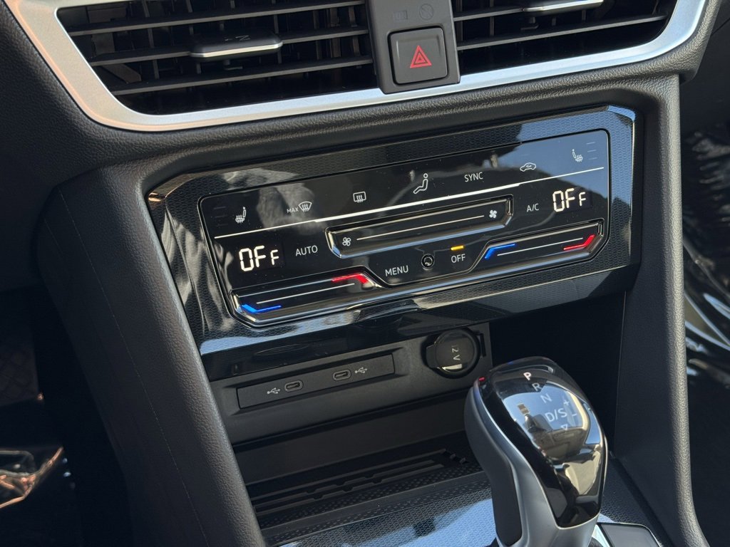 New 2025 Volkswagen Taos SE image 31