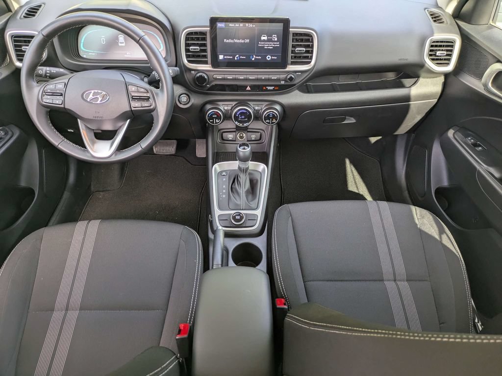 Used 2024 Hyundai Venue SEL FWD image 15