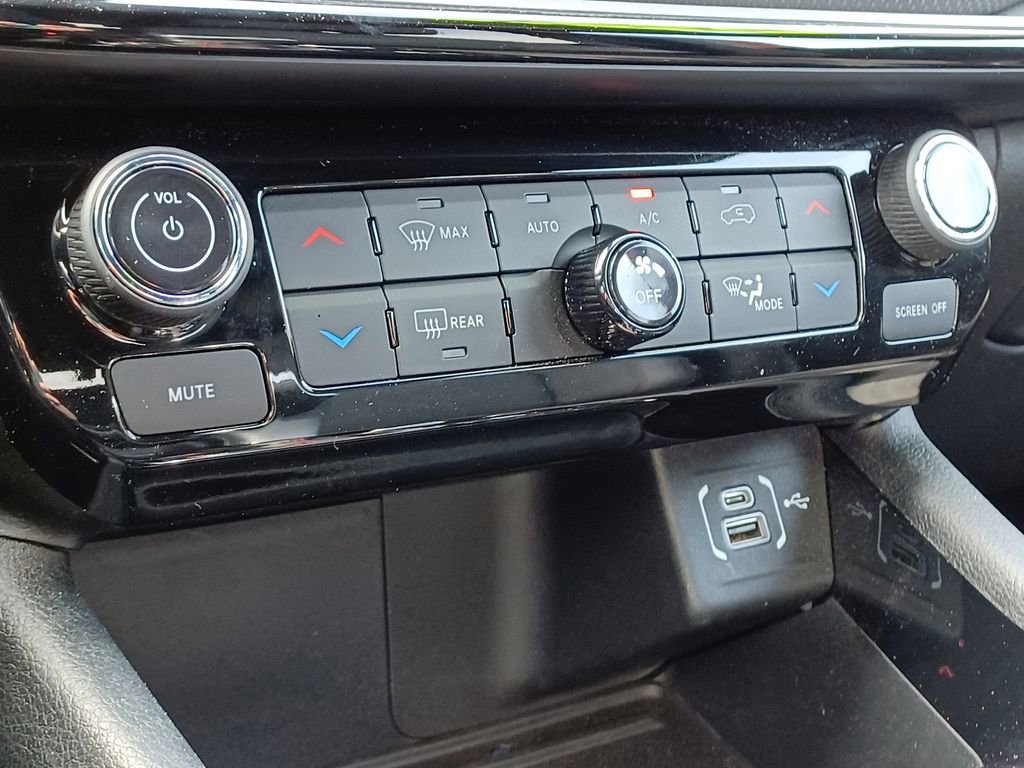 Used 2024 Jeep Compass Trailhawk w/ Trailhawk Elite Group AWD/4WD image 23