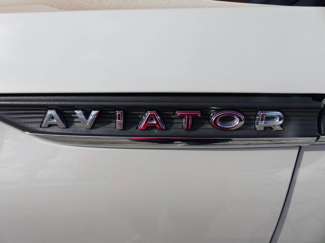 Used 2024 Lincoln Aviator Reserve w/ Equipment Group 201A image 19