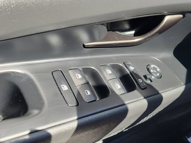 Used 2025 Hyundai Elantra Sport image 17