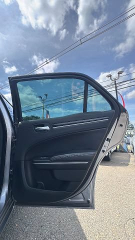 Used 2018 Chrysler 300 S w/ 300S Premium Group RWD image 19