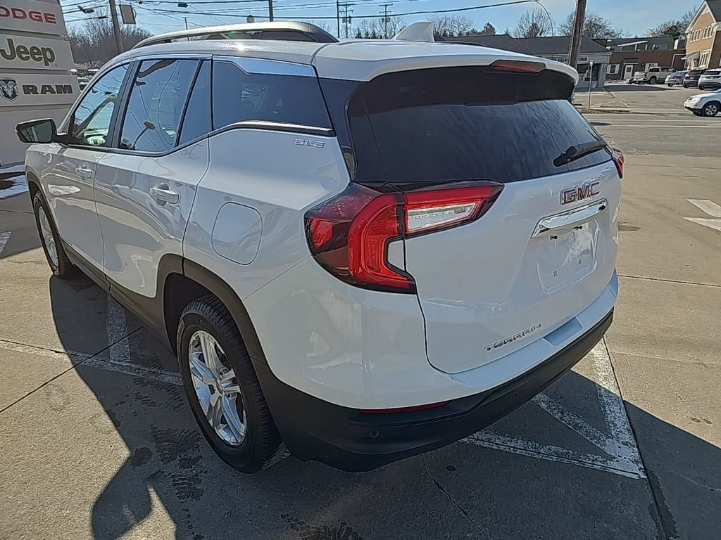 Used 2022 GMC Terrain SLE w/ Driver Convenience Package image 9