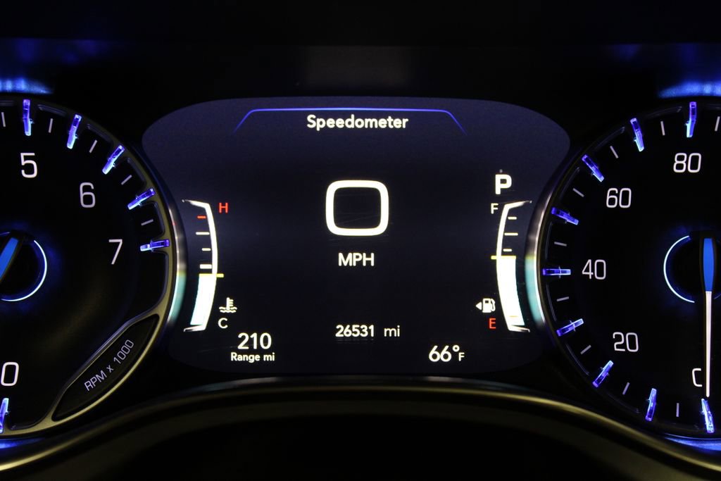 Used 2025 Chrysler Pacifica Limited FWD image 10