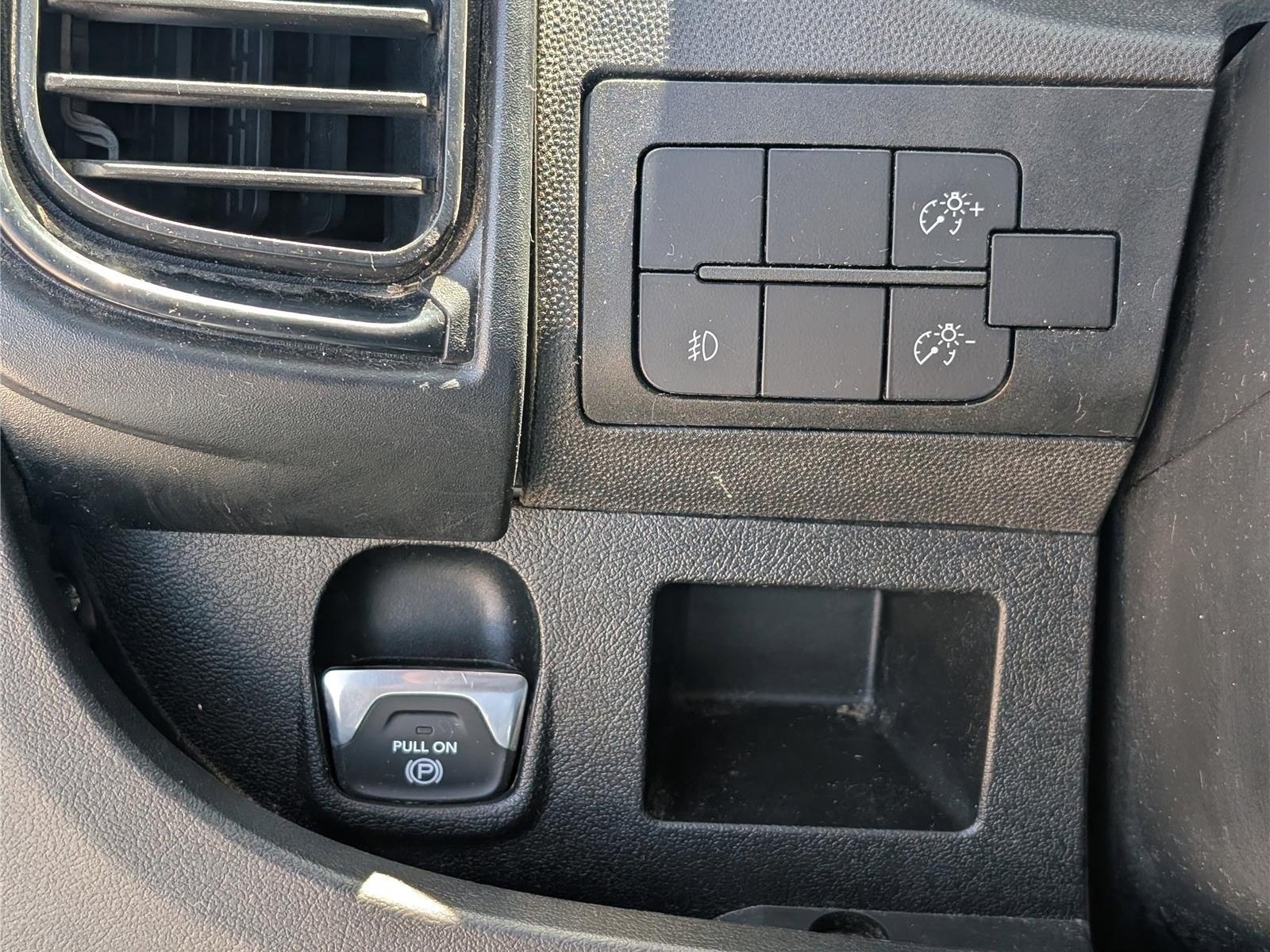 Used 2024 RAM ProMaster 2500 w/ Convenience Group FWD image 18