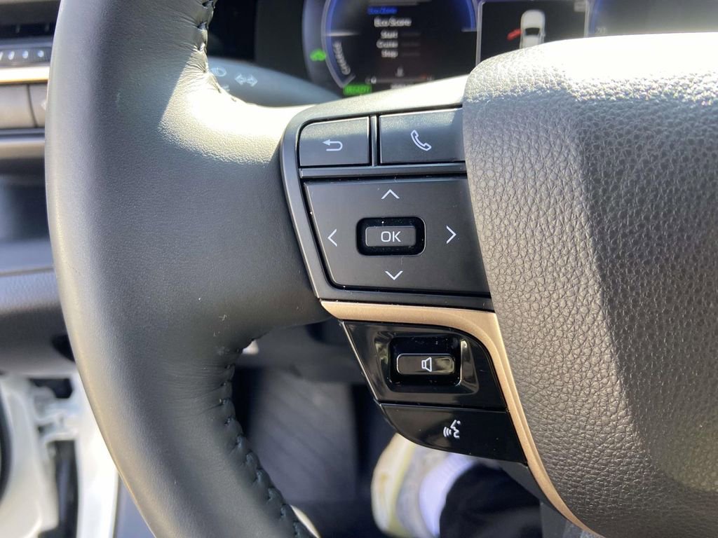 Used 2023 Toyota Crown Limited image 35