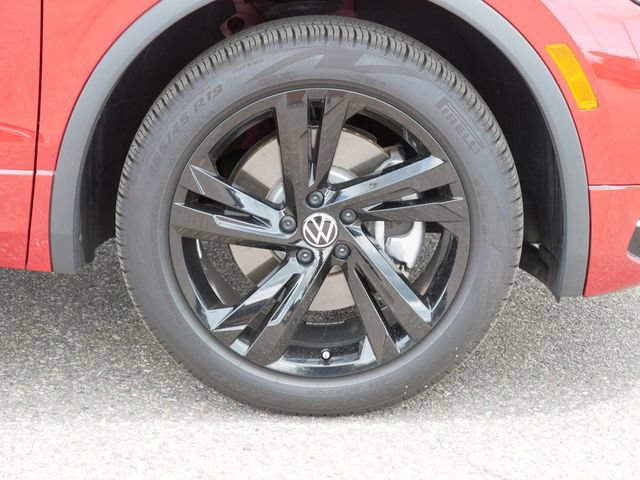 Certified 2024 Volkswagen Tiguan SE R-Line AWD/4WD image 9