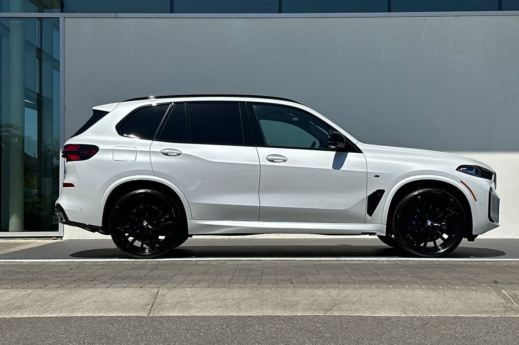 New 2026 BMW X5 M60i w/ Executive Package image 2