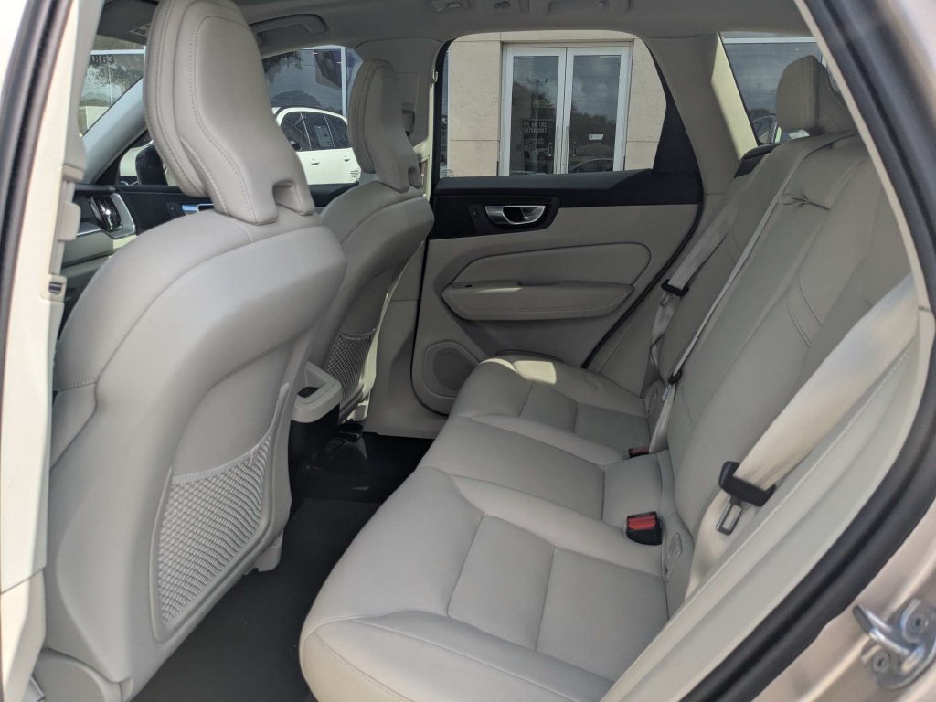 Certified 2024 Volvo XC60 B5 Core AWD/4WD image 18