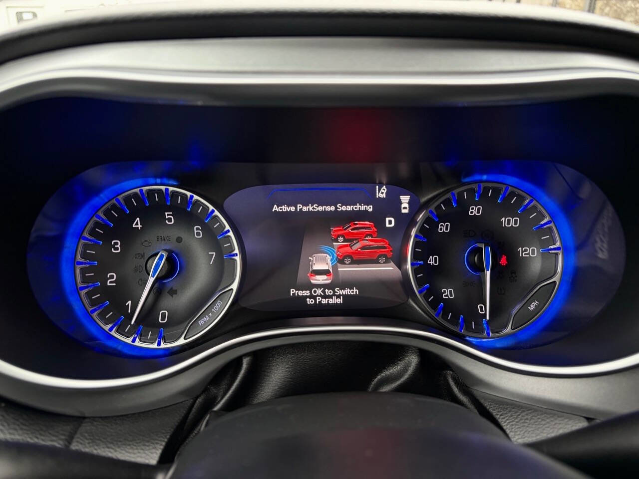 Used 2019 Chrysler Pacifica Touring-L w/ Advanced Safetytec Group FWD image 23