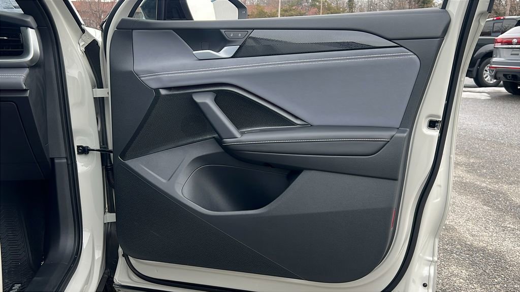 New 2026 Volkswagen Tiguan SE R-Line image 9